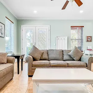 https://villages-of-crystal-beach-family-tides.hotels-destin.com