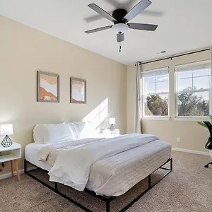 https://high-end-midtown-home-with-fireplace-and-ensuite-baths.insouthlaketahoe.com