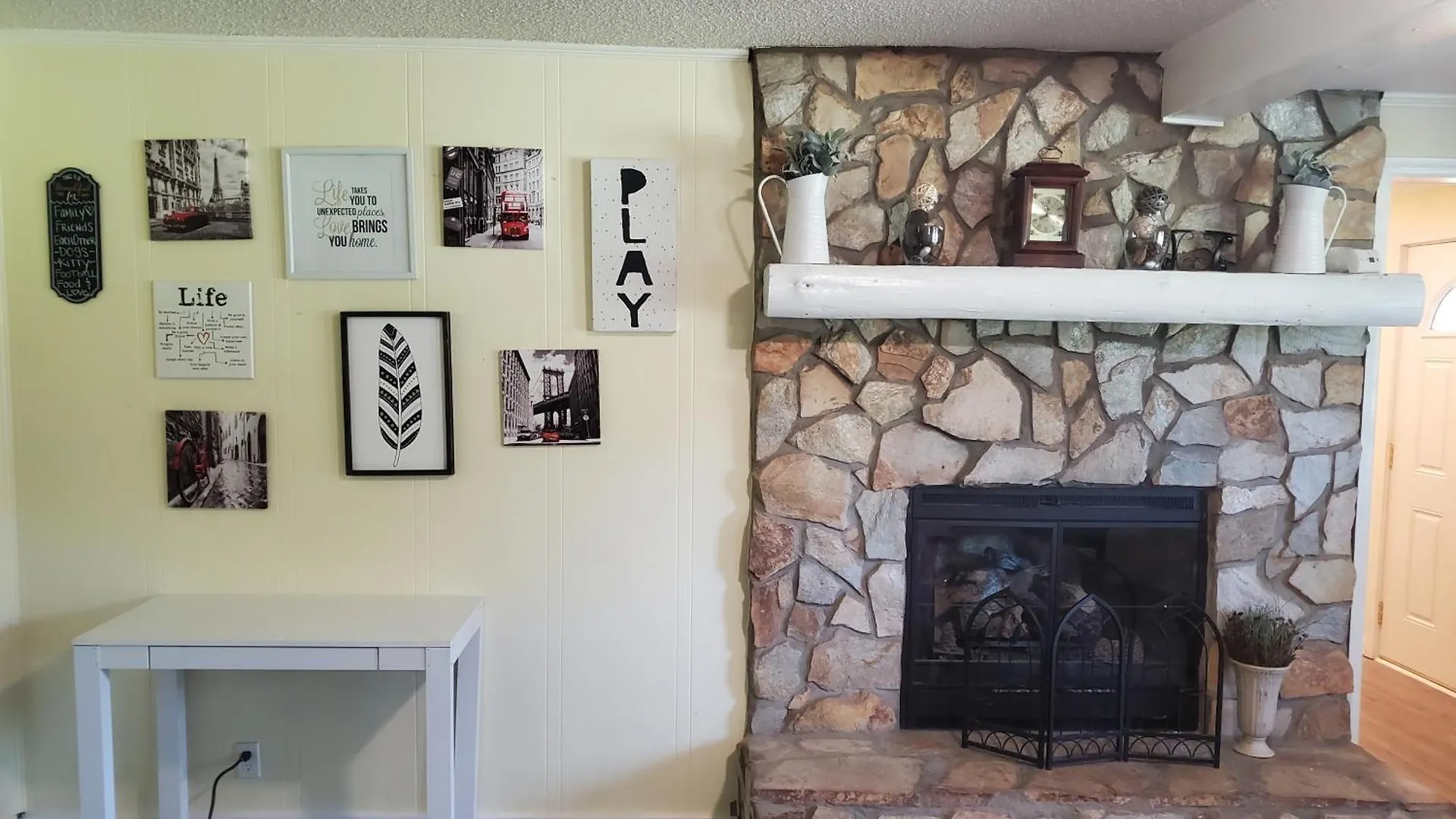 Private Single Level Standalone House Large Lot - 3 Bedrooms Charlotte
